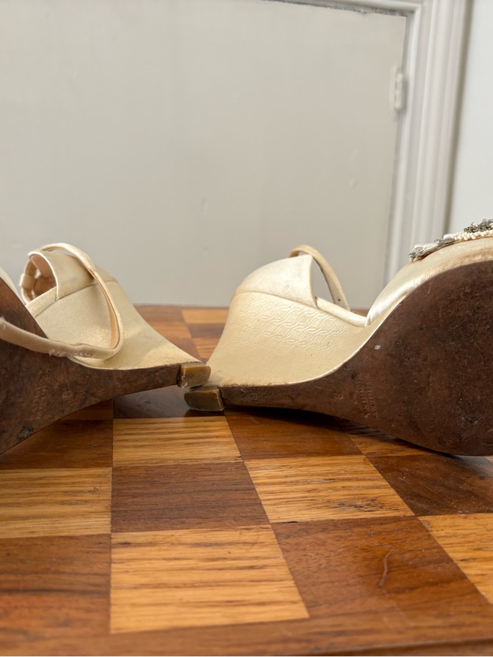 Bagdley Mischka Satin Wedges size 8 - Picture 8 of 9